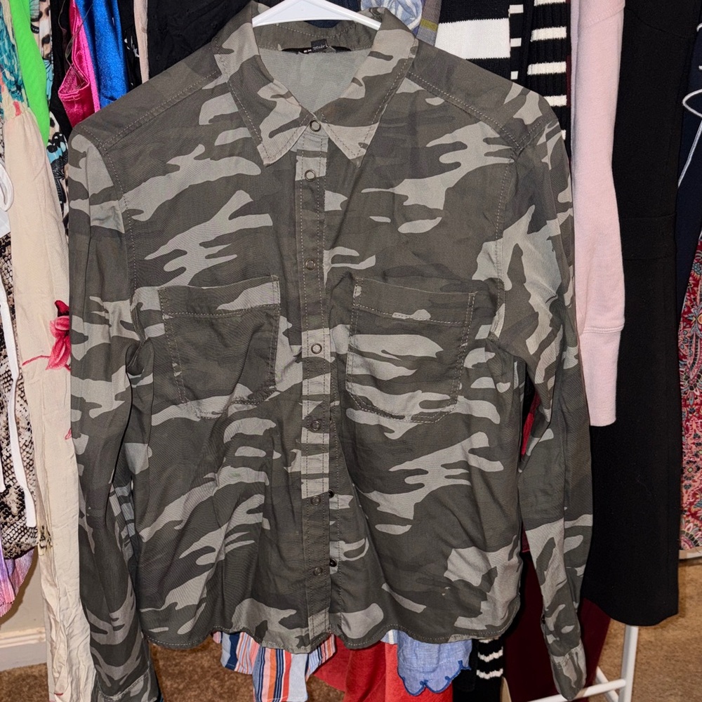 Express Camo Top